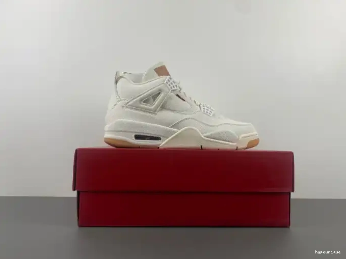 HYPE 'White' Air Jordan Levi's x 4 AO2571-100 0607